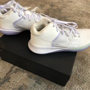 Kyrie Flytrap 4EP White Purple Pulse Mens8.5/Womens10 USA.